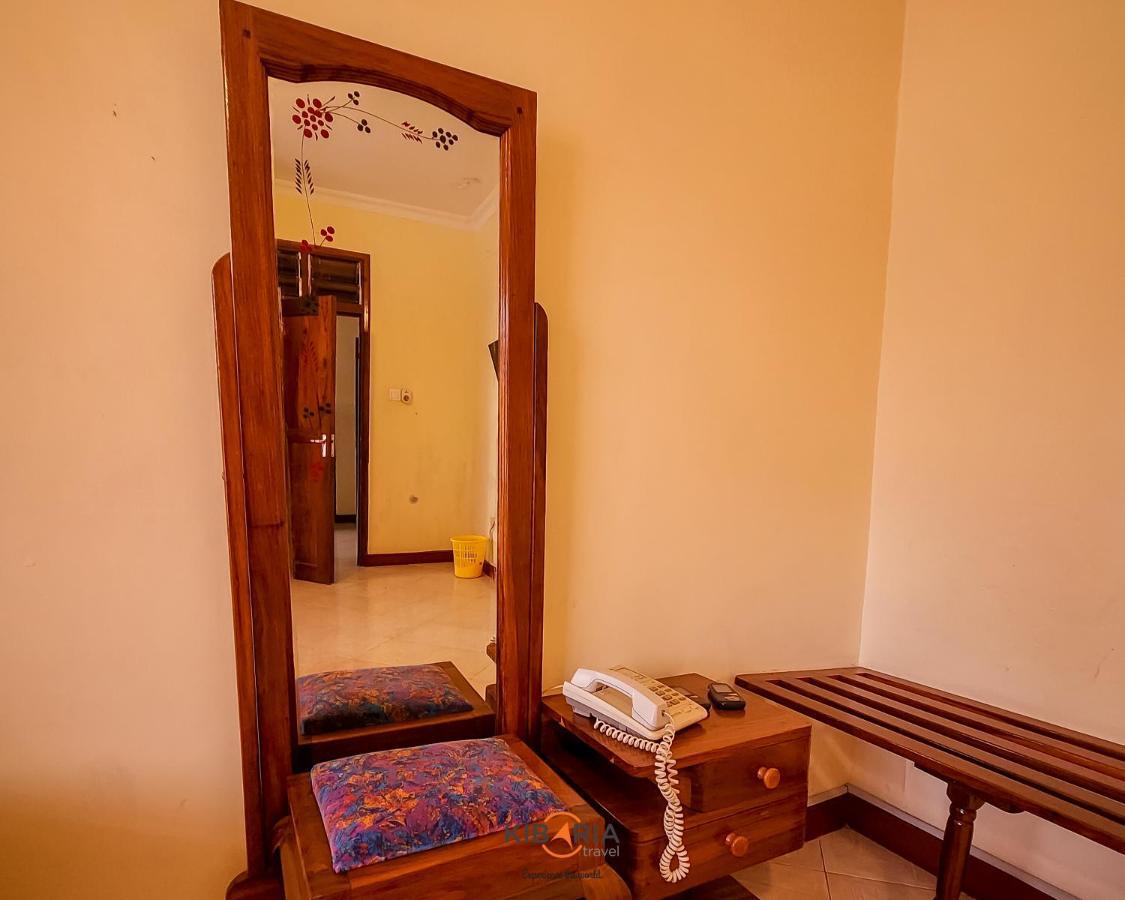 Kilimanjaro Crane Hotel Moshi Room photo